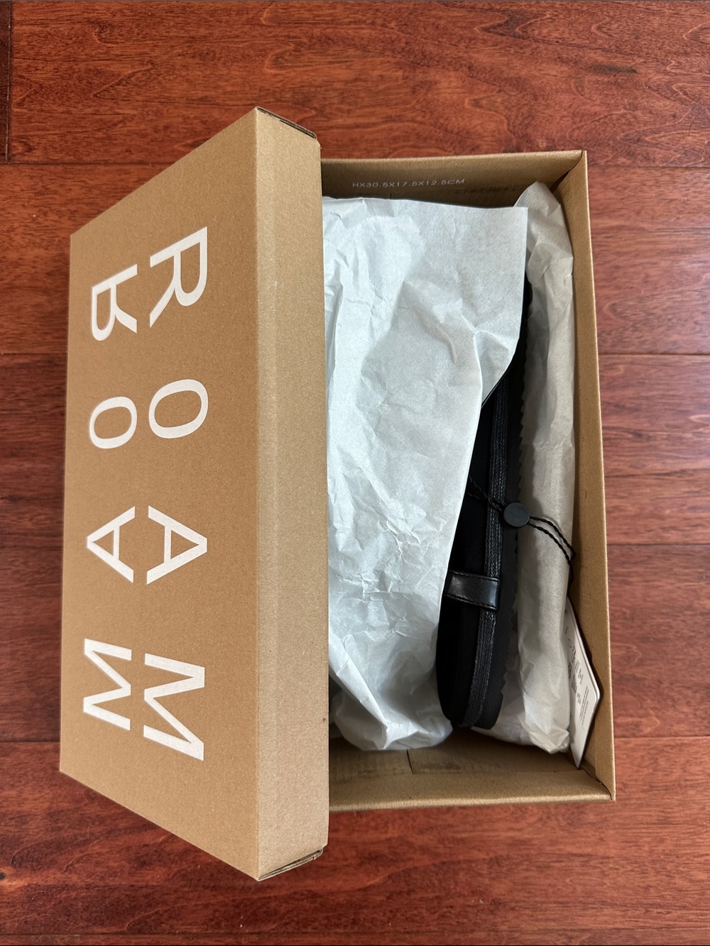 NWT. ROAM Demi Thong Vegan Black Minimalist Toe-Post Sandals - Picture 5 of 6